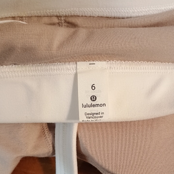 Lululemon Athletica Flow Y Bra Nulu
Light Support, - Picture 2 of 5